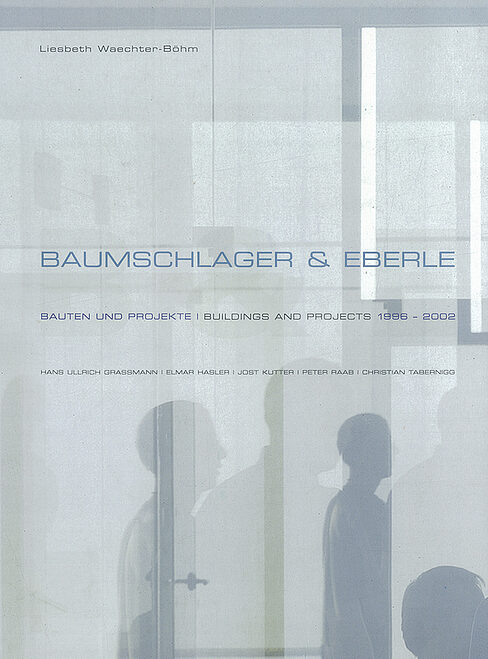 Buchcover mit dem Titel "Baumschlager & Eberle: Bauten und Projekte 1996 - 2002" und transparenten Schatten von Menschen.