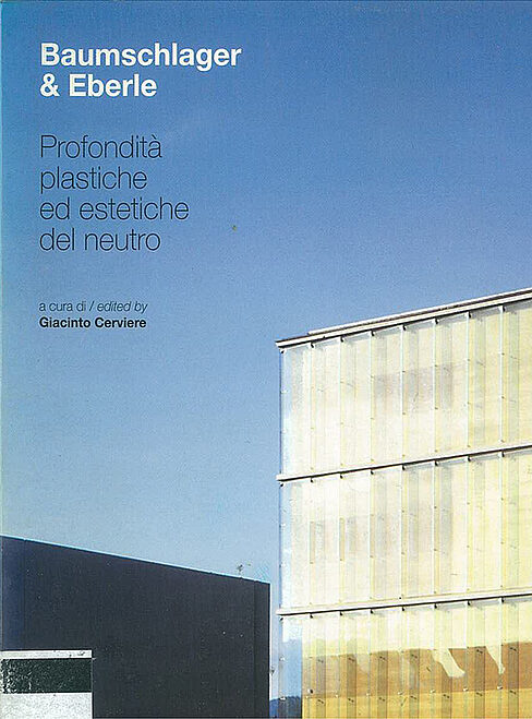 Buchcover mit Titel und Autorennamen, zeigt moderne Architektur mit Glasfassade unter blauem Himmel.